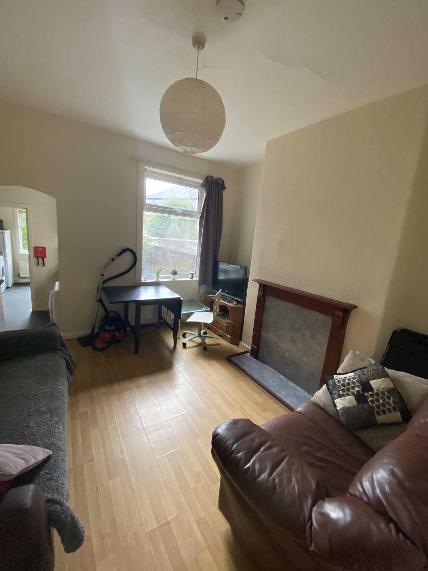 4 bedroom Semi-Detached To Let