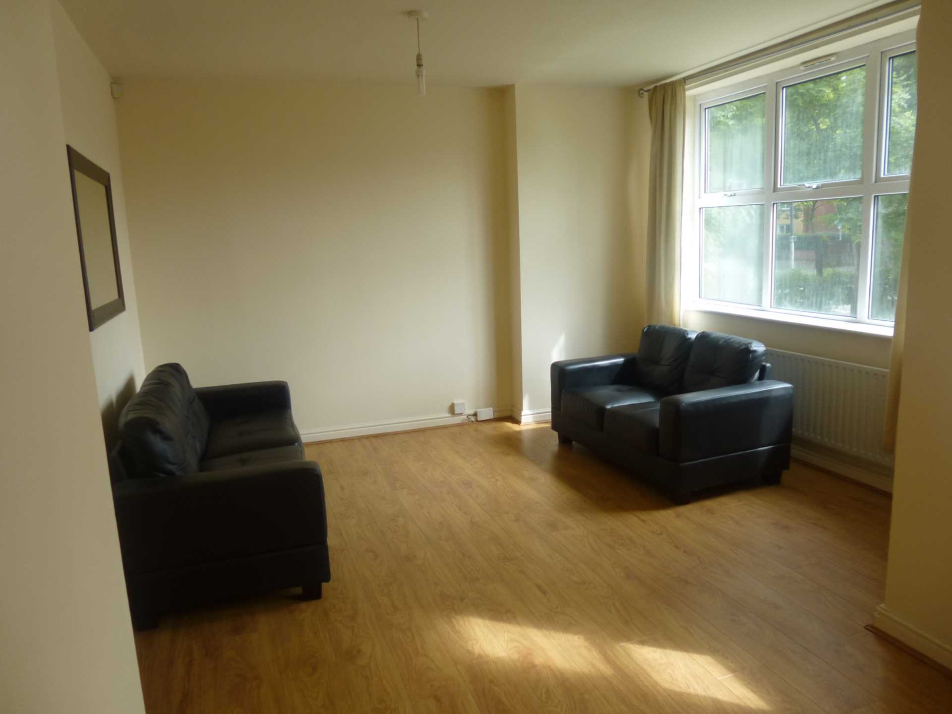 2 bedroom Apartment Let