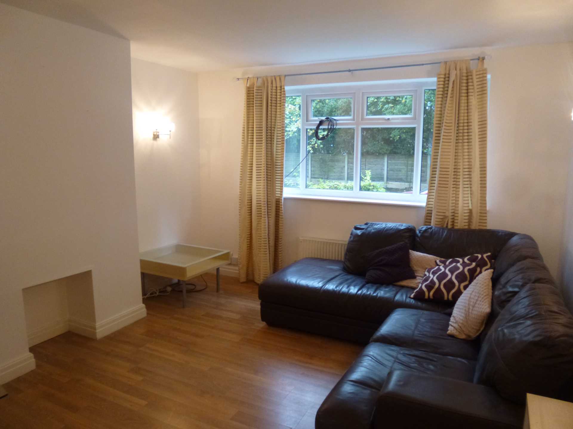 3 bedroom Apartment To Let
