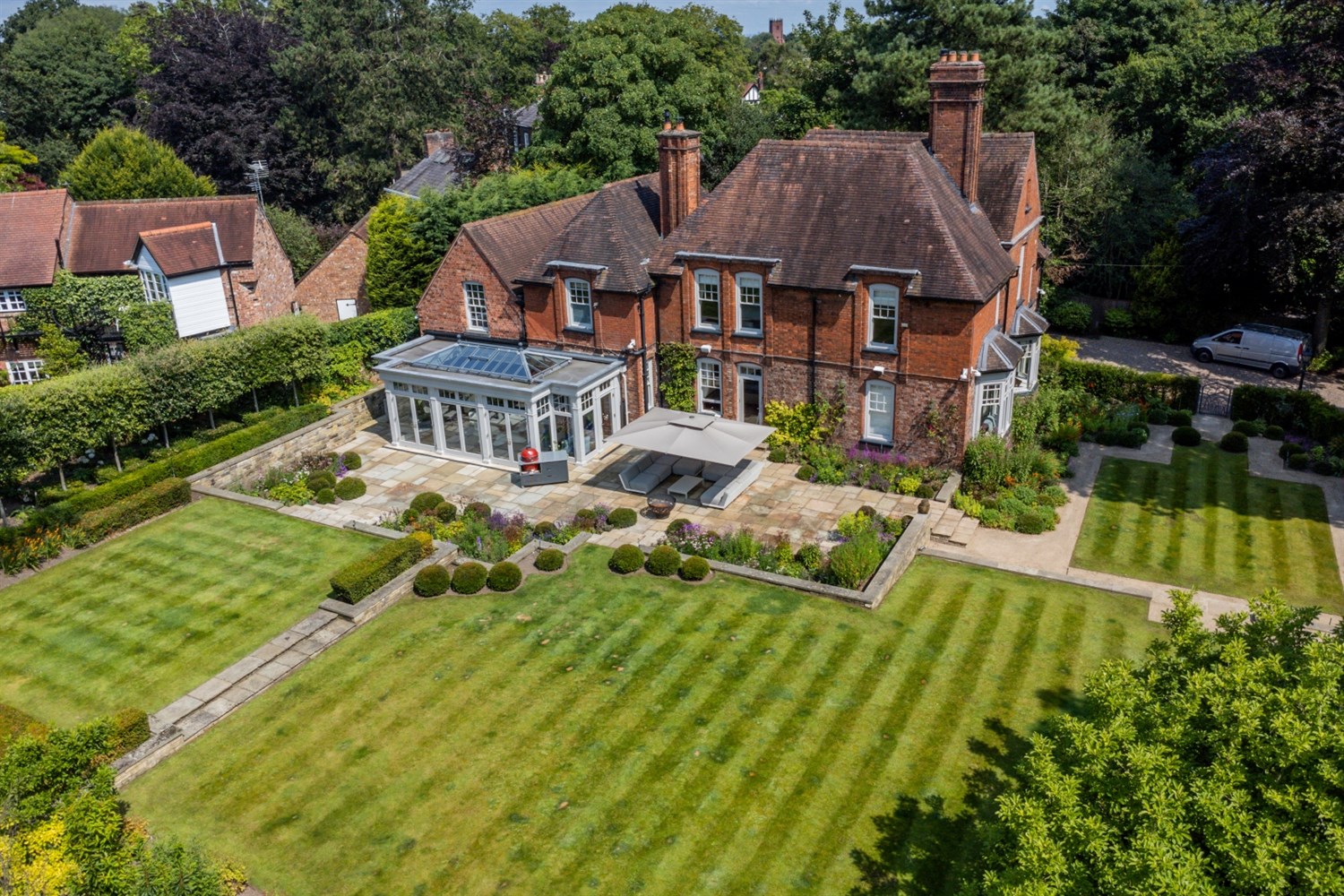 6 bedroom Detached House For Sale