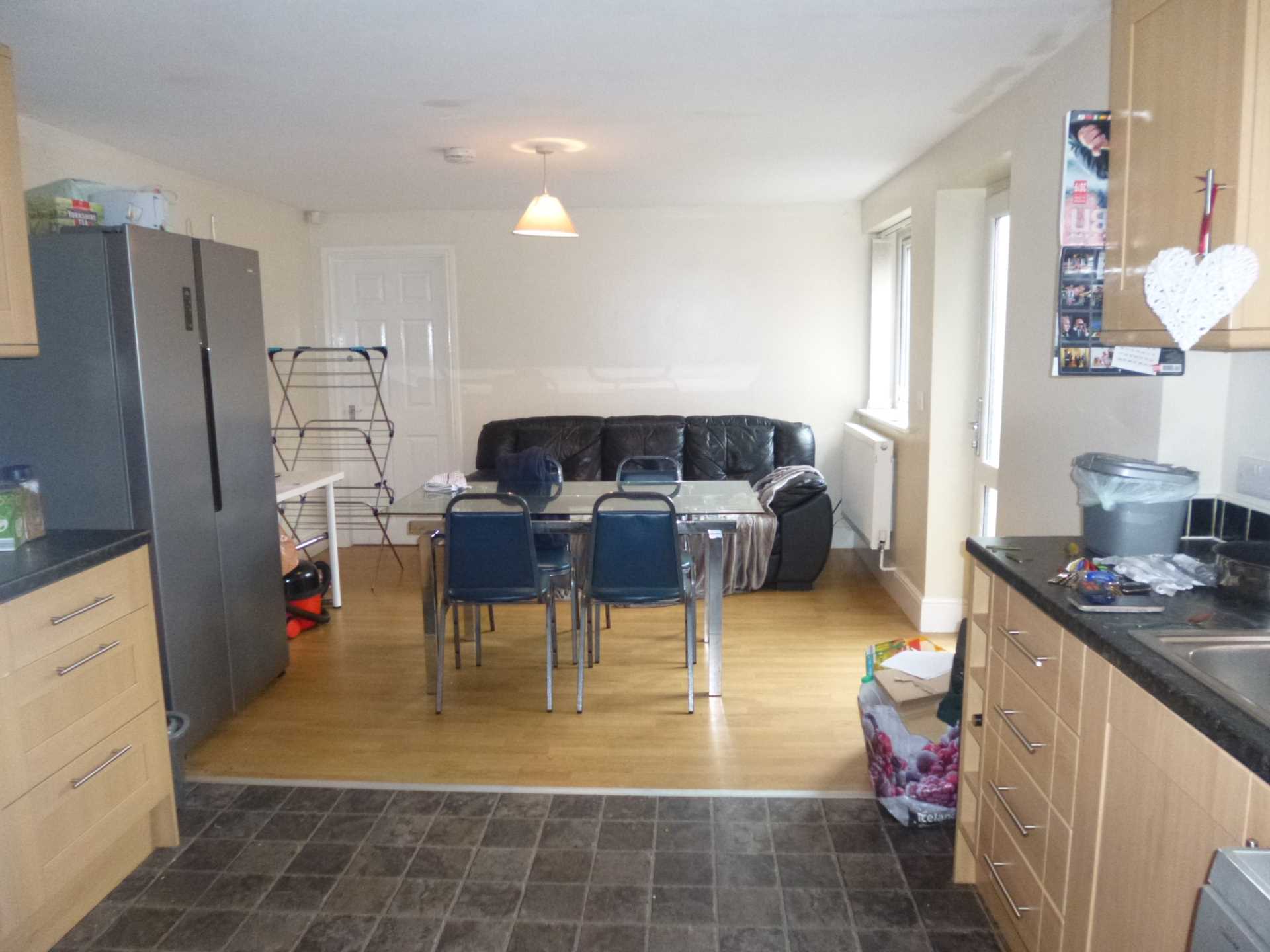 6 bedroom Semi-Detached To Let