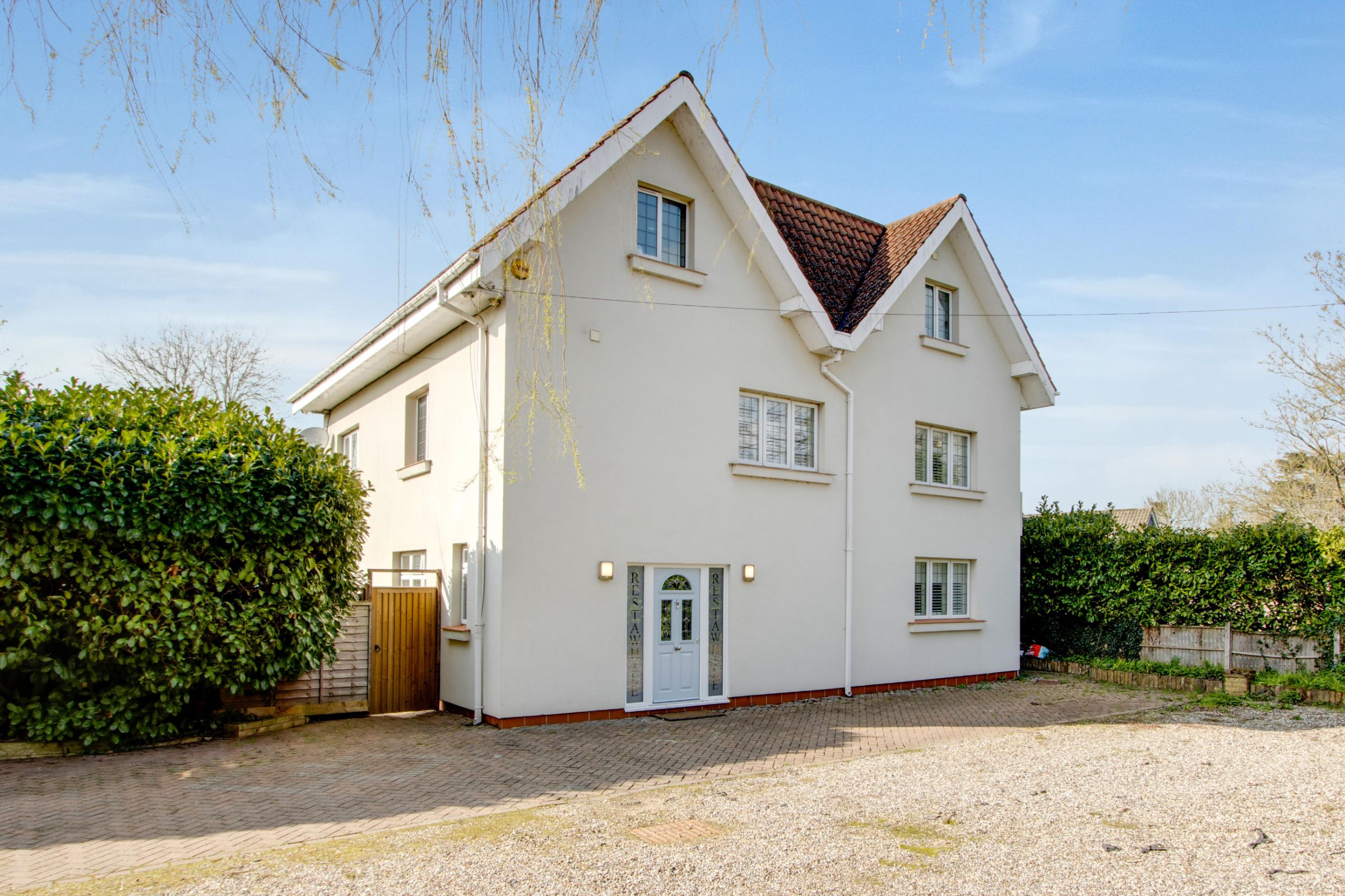 6 bedroom Detached To Let