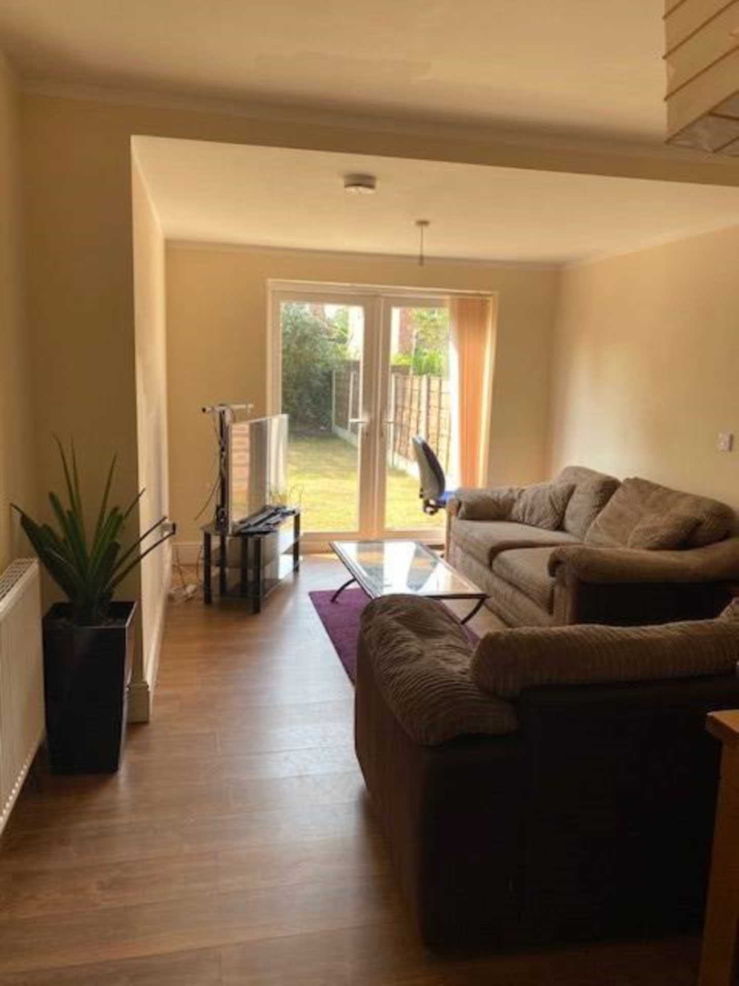 4 bedroom Semi-Detached To Let
