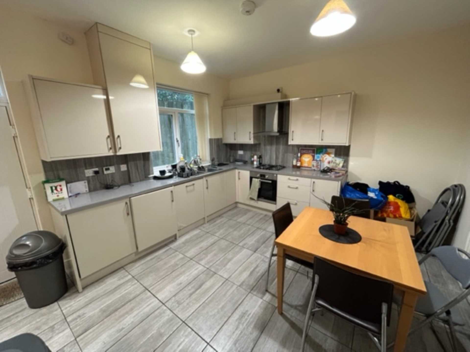 4 bedroom End Terrace To Let