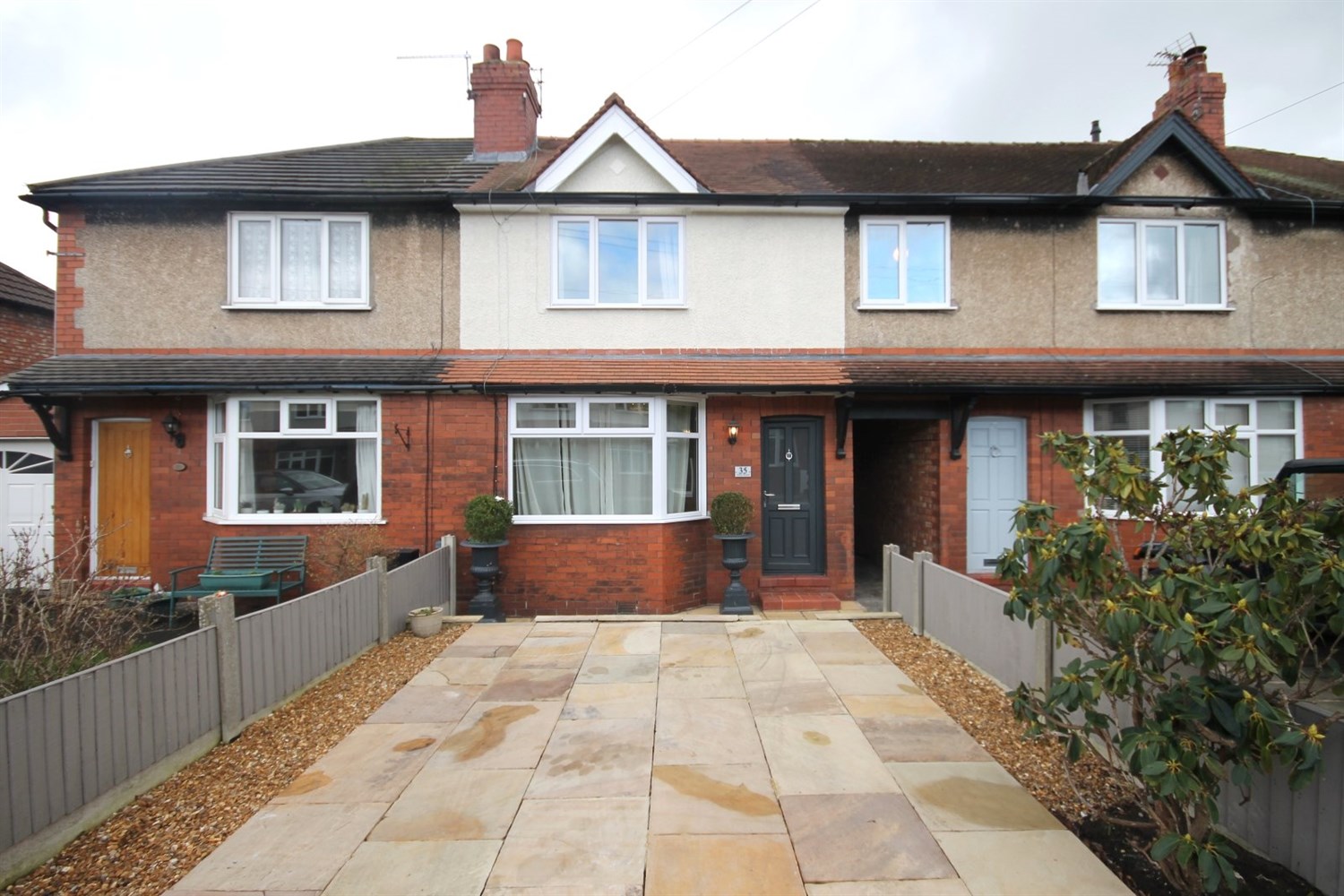 2 bedroom Terraced House SSTC