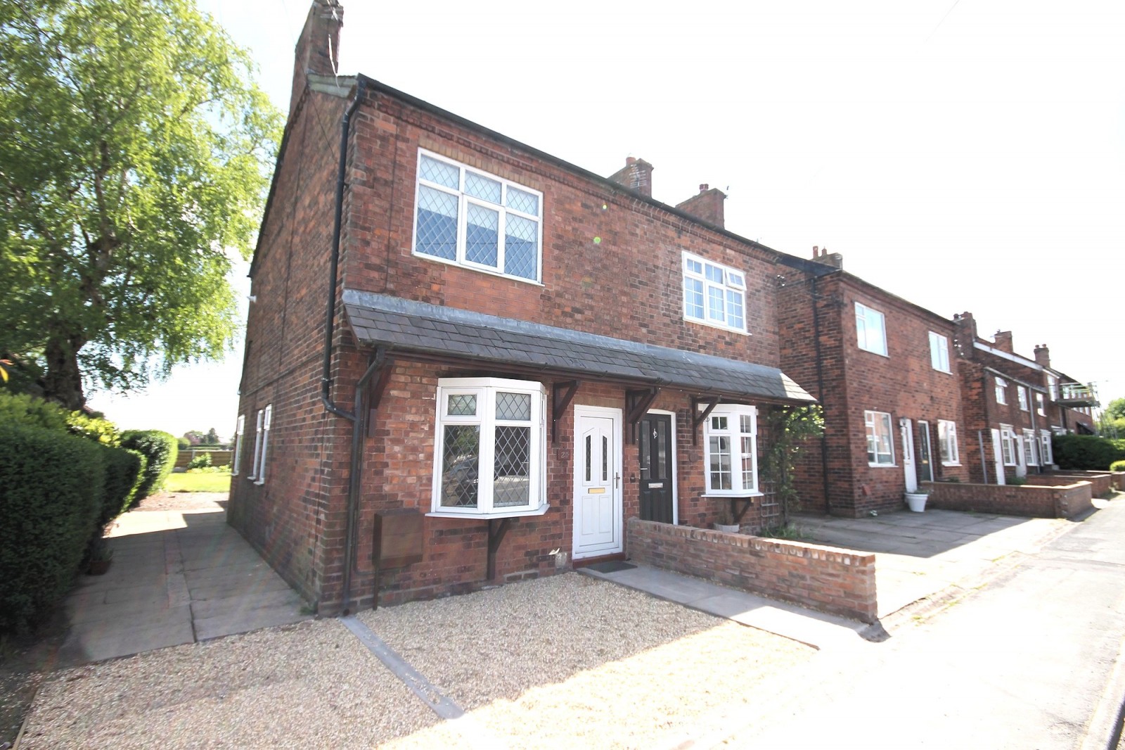 2 bedroom Semi-detached house Let