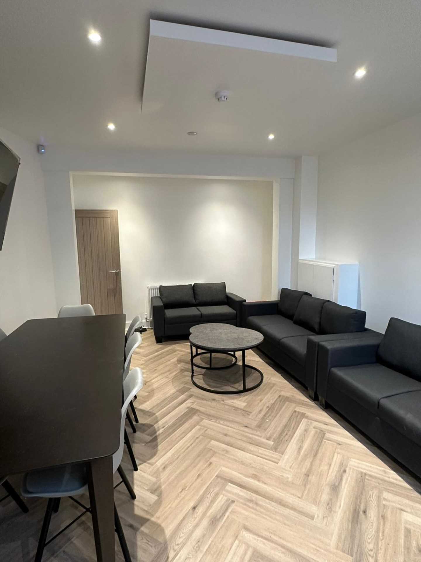 8 bedroom Terraced To Let