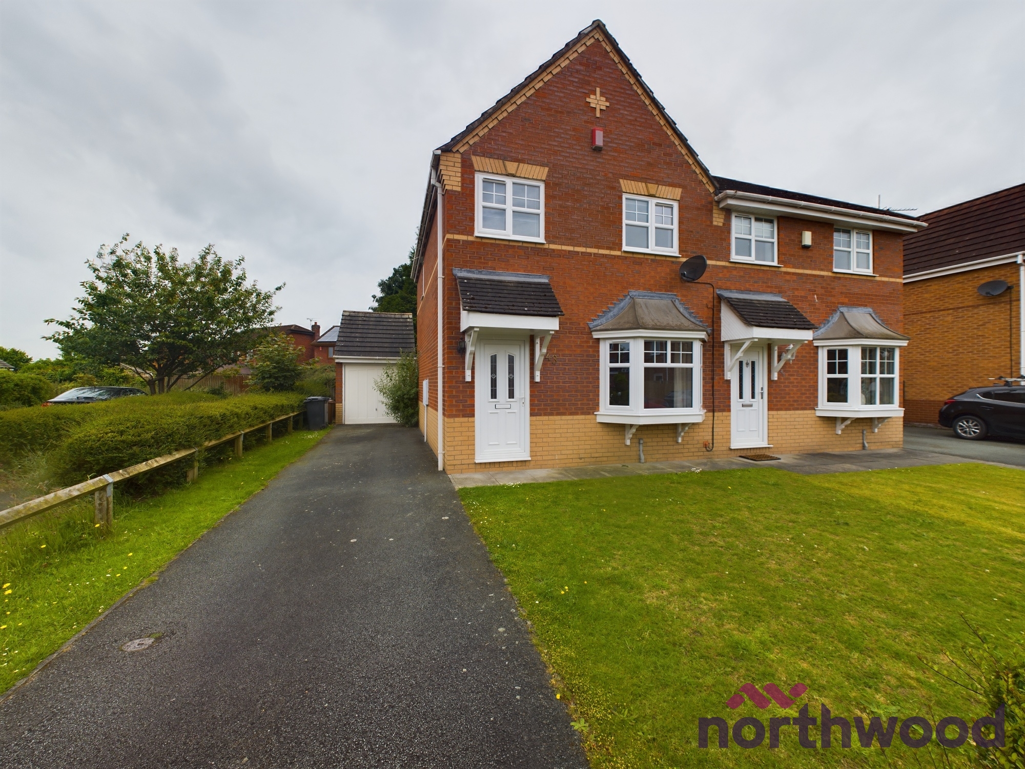 3 bedroom Semi-Detached House SSTC