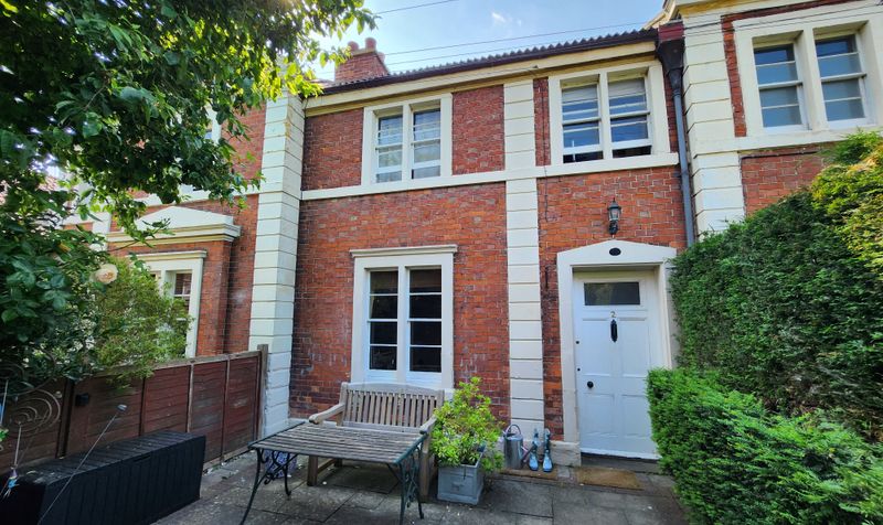 2 bedroom Terraced House SSTC