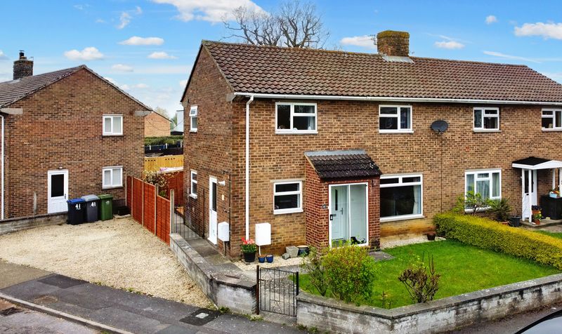 3 bedroom Semi-Detached House SSTC