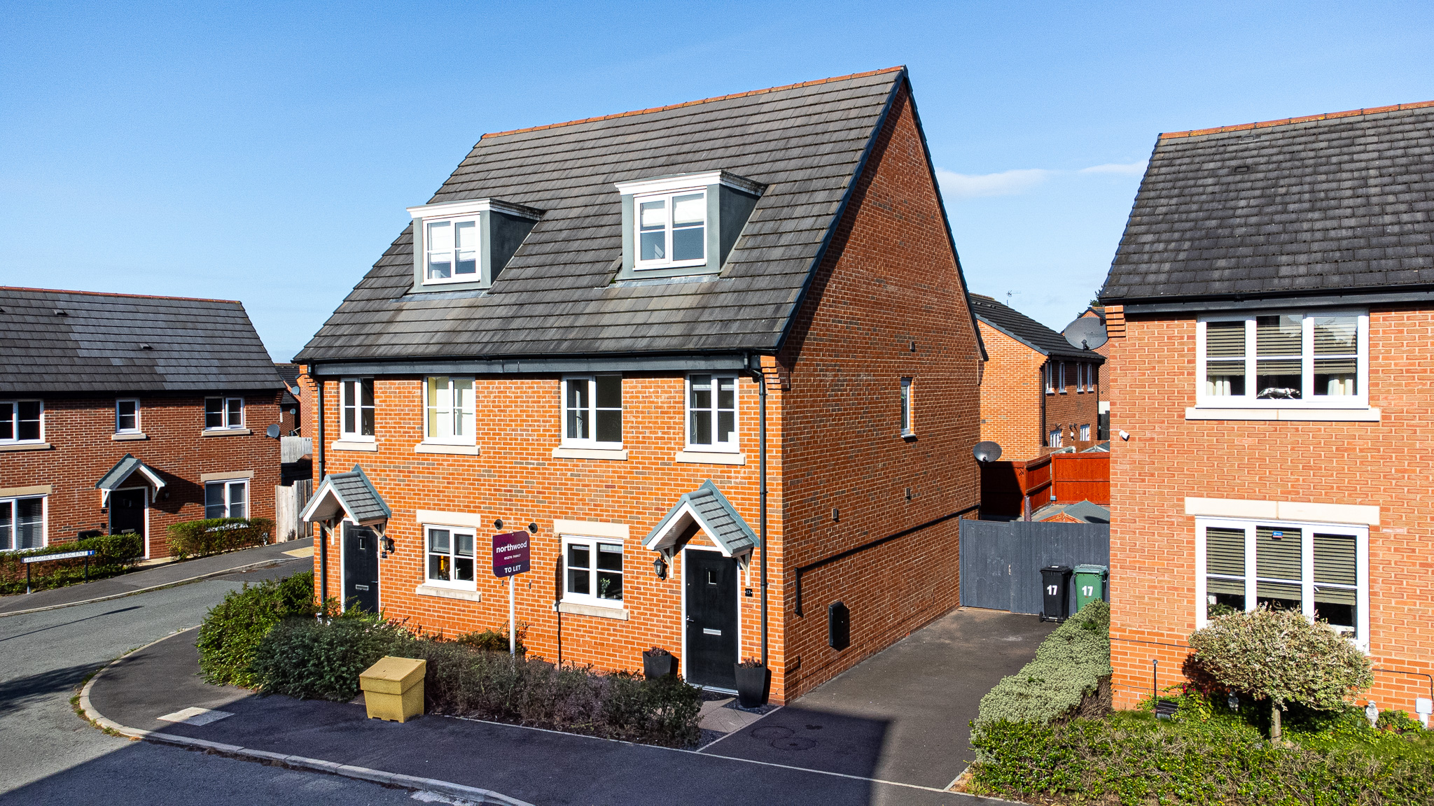 3 bedroom Semi-Detached House To Let