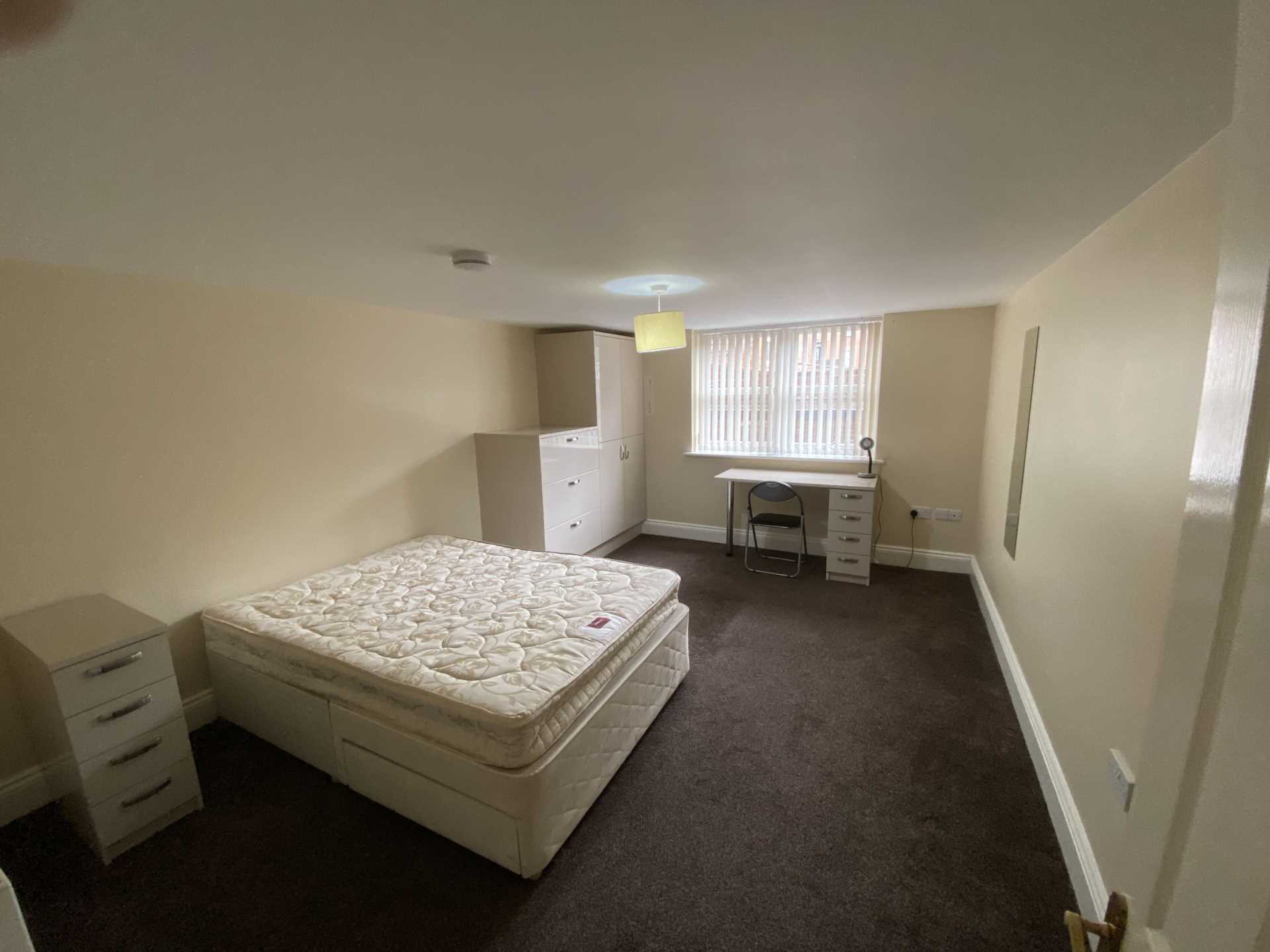 6 bedroom Apartment To Let