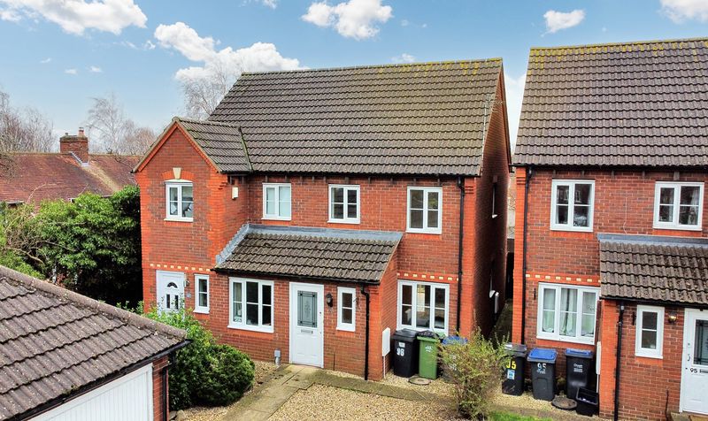 3 bedroom Semi-Detached House SSTC