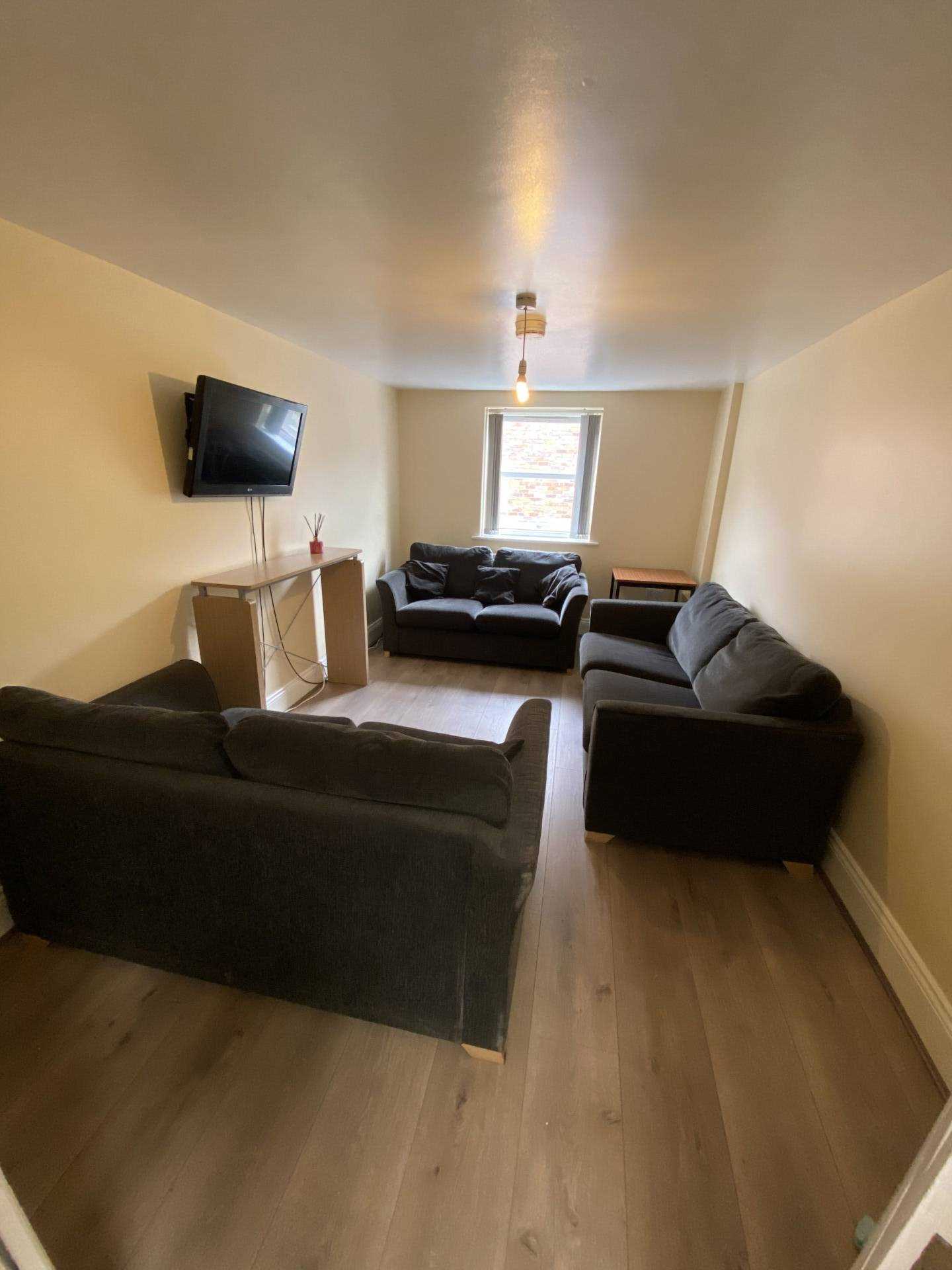 7 bedroom Apartment To Let