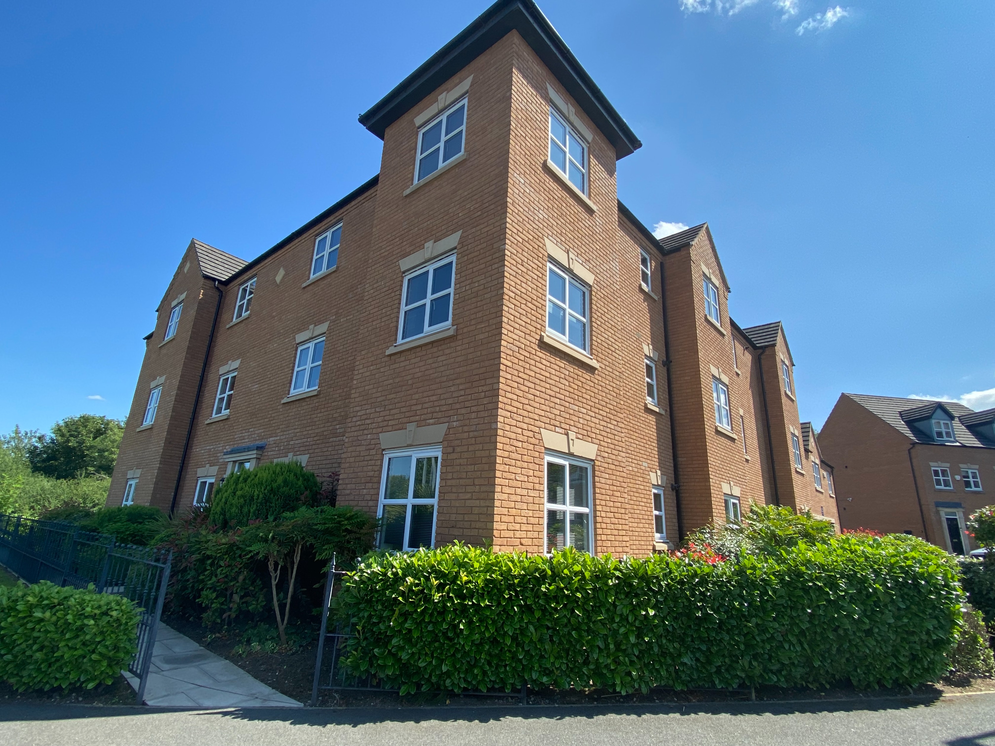 2 bedroom Apartment Let agreed