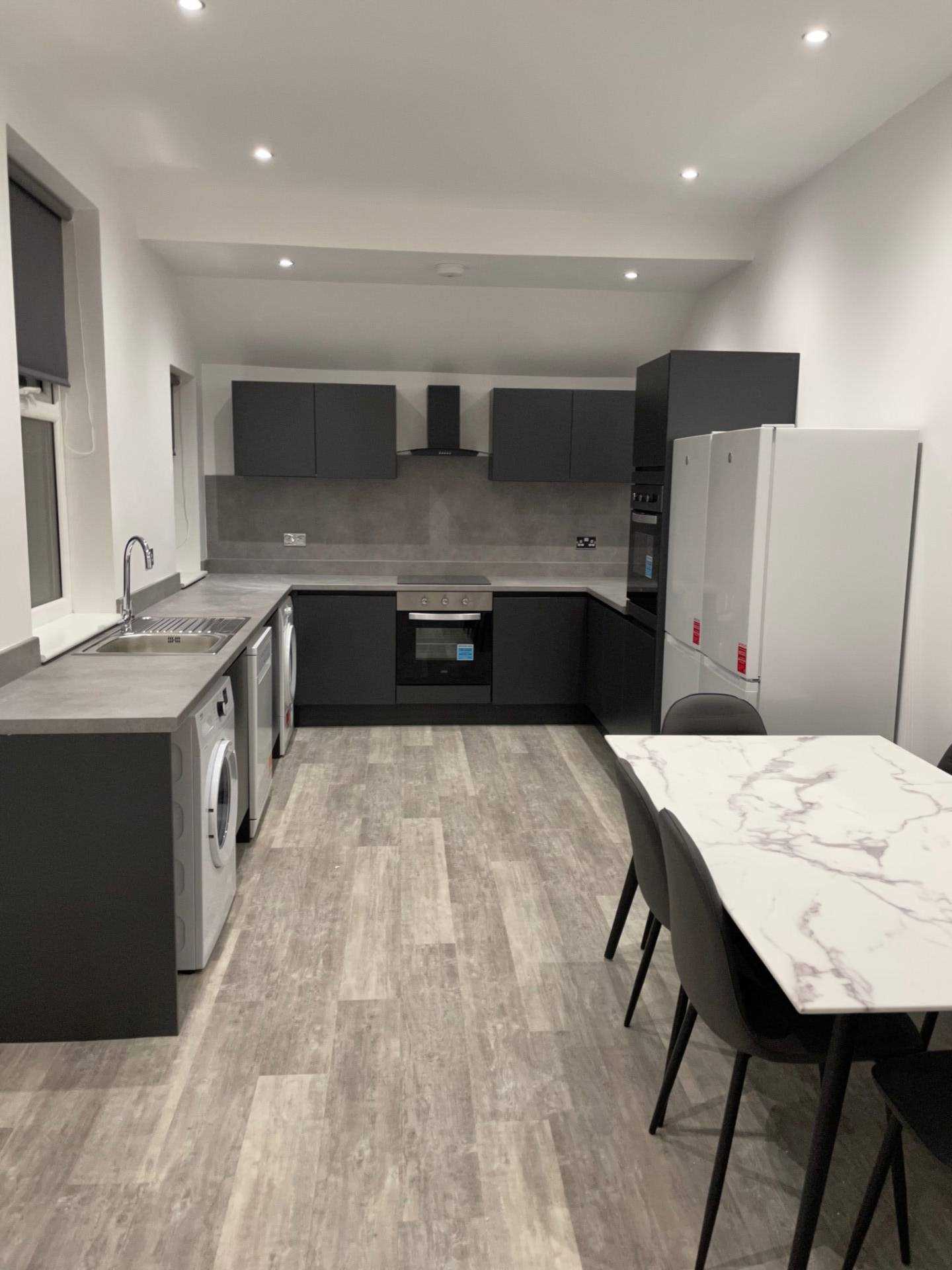 6 bedroom Semi-Detached To Let