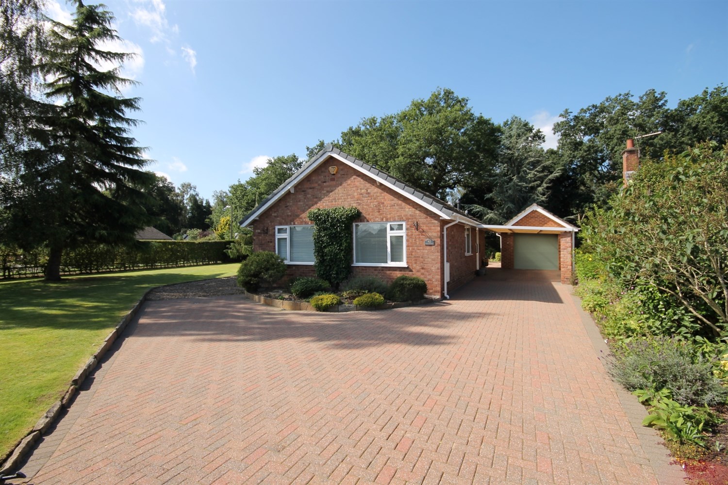 3 bedroom Detached House SSTC
