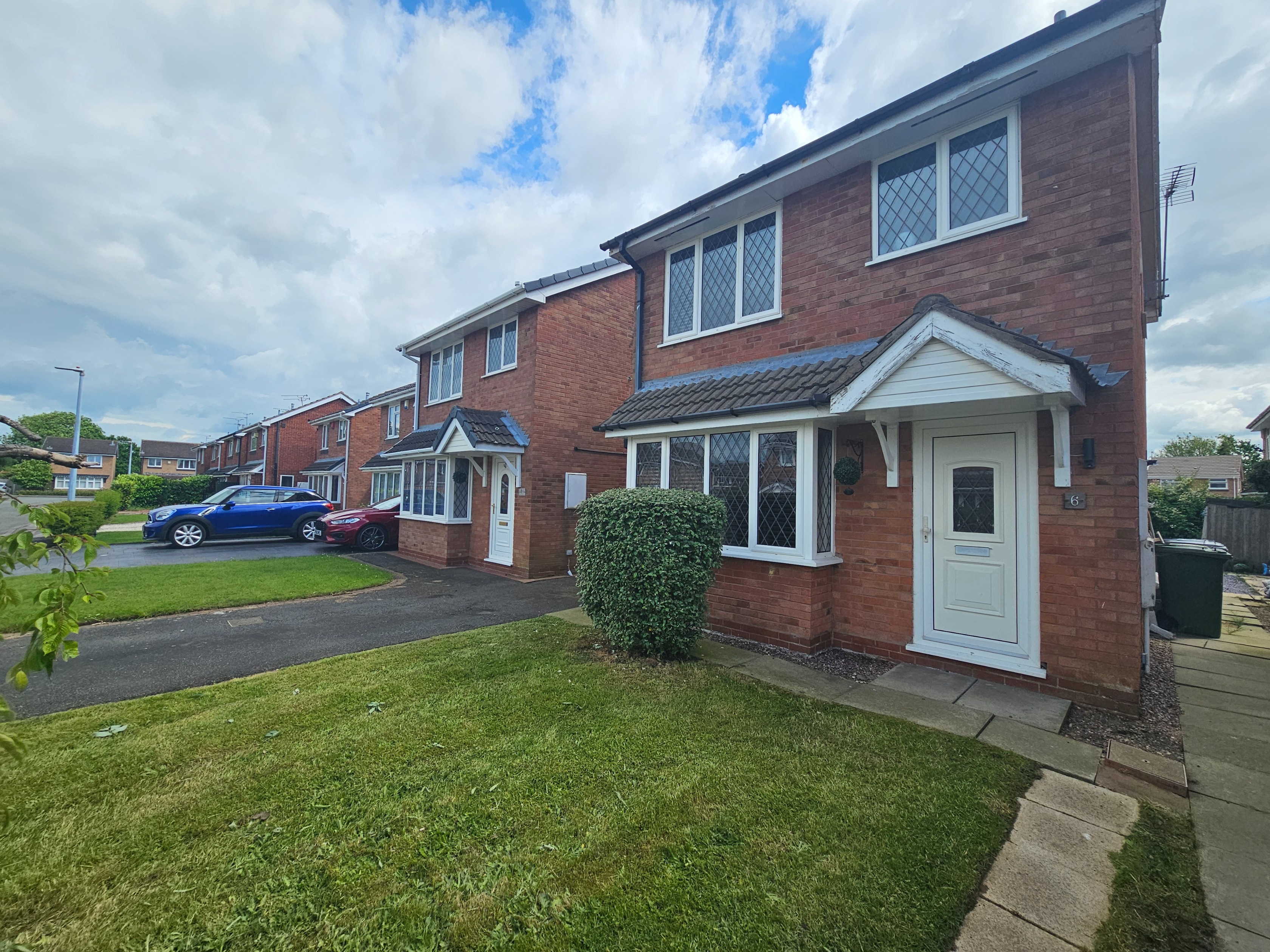 3 bedroom Detached House To Let