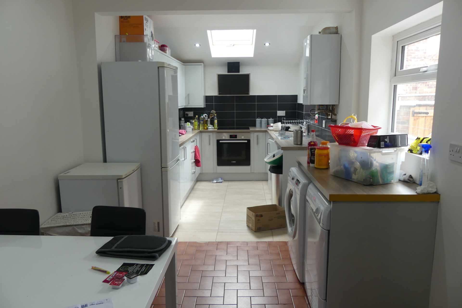 4 bedroom Semi-Detached To Let