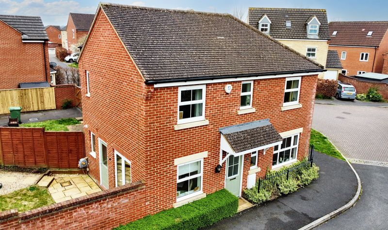 3 bedroom Semi-Detached House SSTC