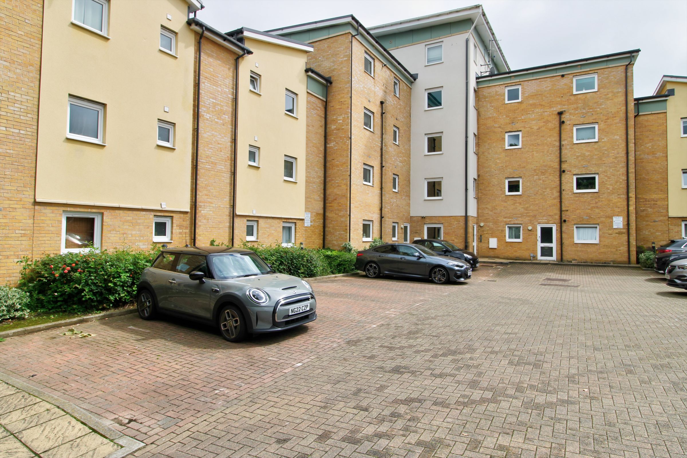 2 bedroom Flat Under Offer