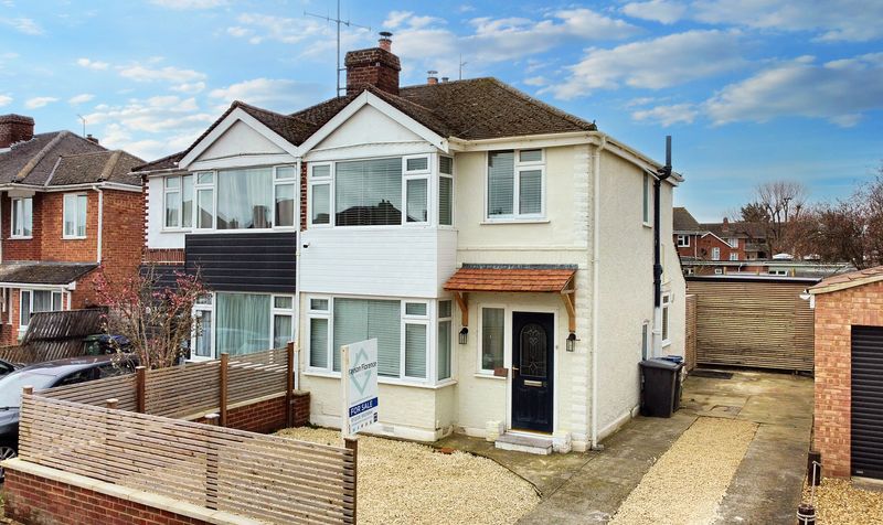 3 bedroom Semi-Detached House For Sale
