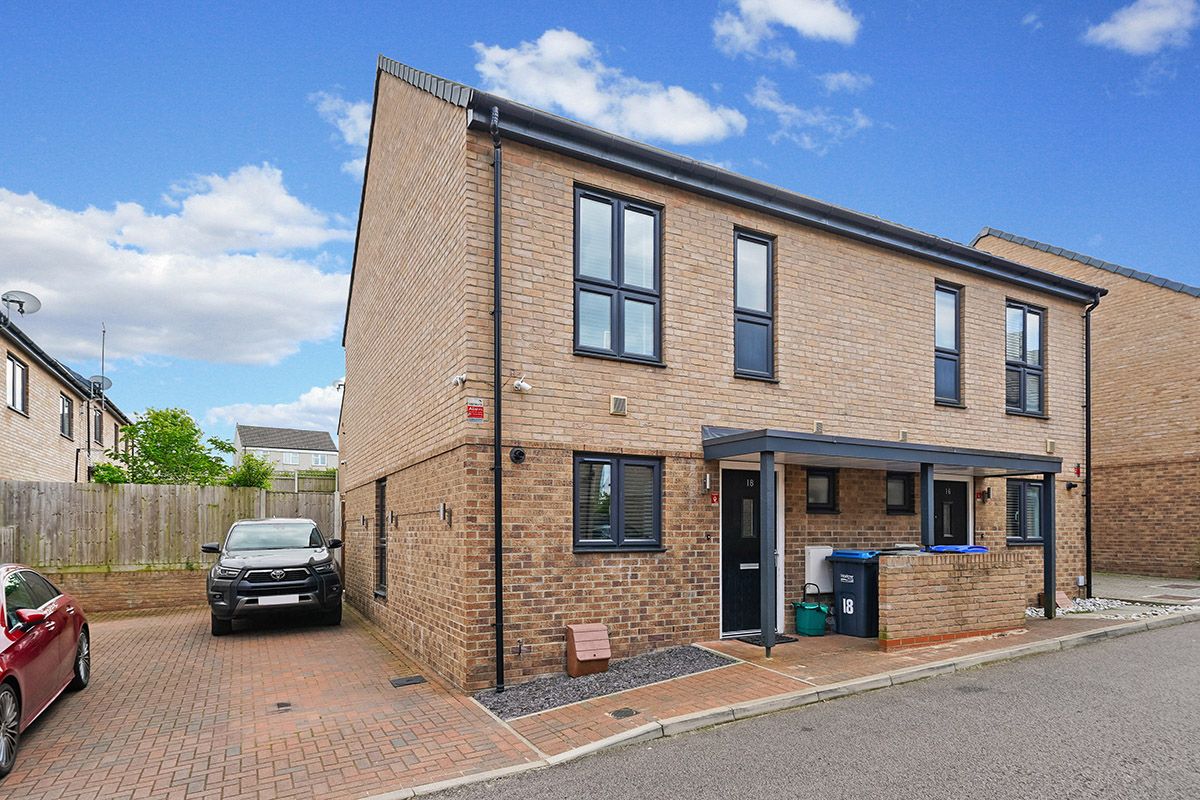 3 bedroom Semi-Detached For Sale