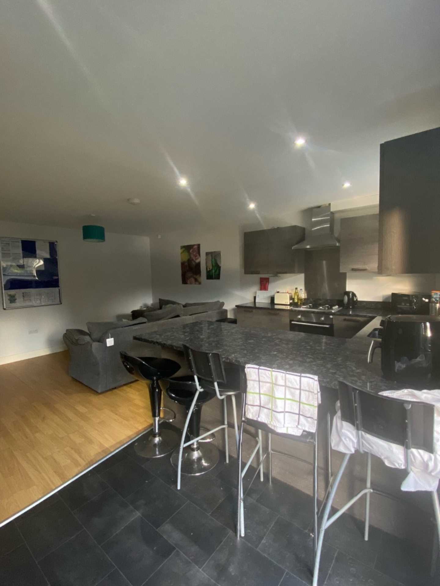 5 bedroom Semi-Detached To Let
