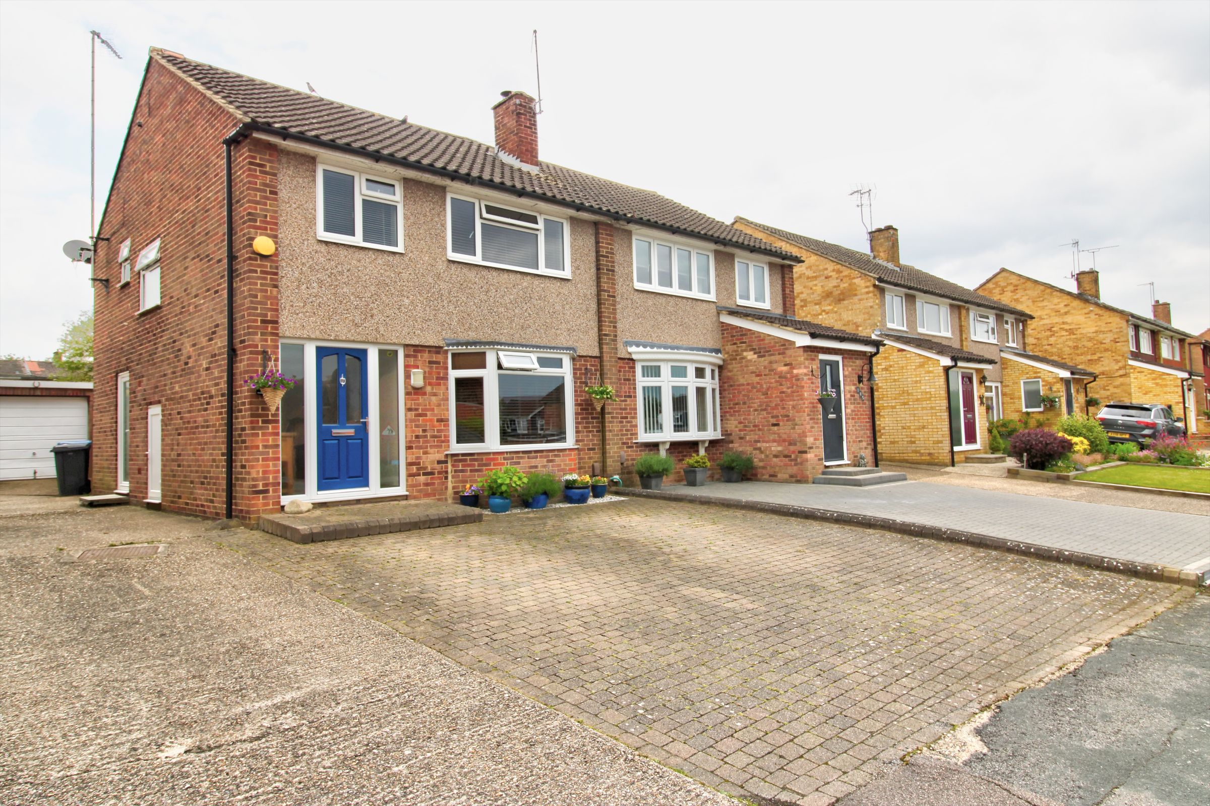 3 bedroom Semi-Detached For Sale