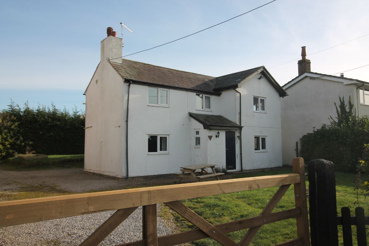 3 bedroom Detached house SSTC