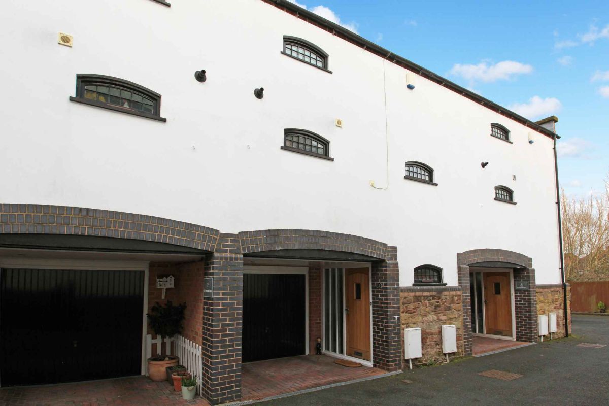 3 bedroom Terraced SSTC
