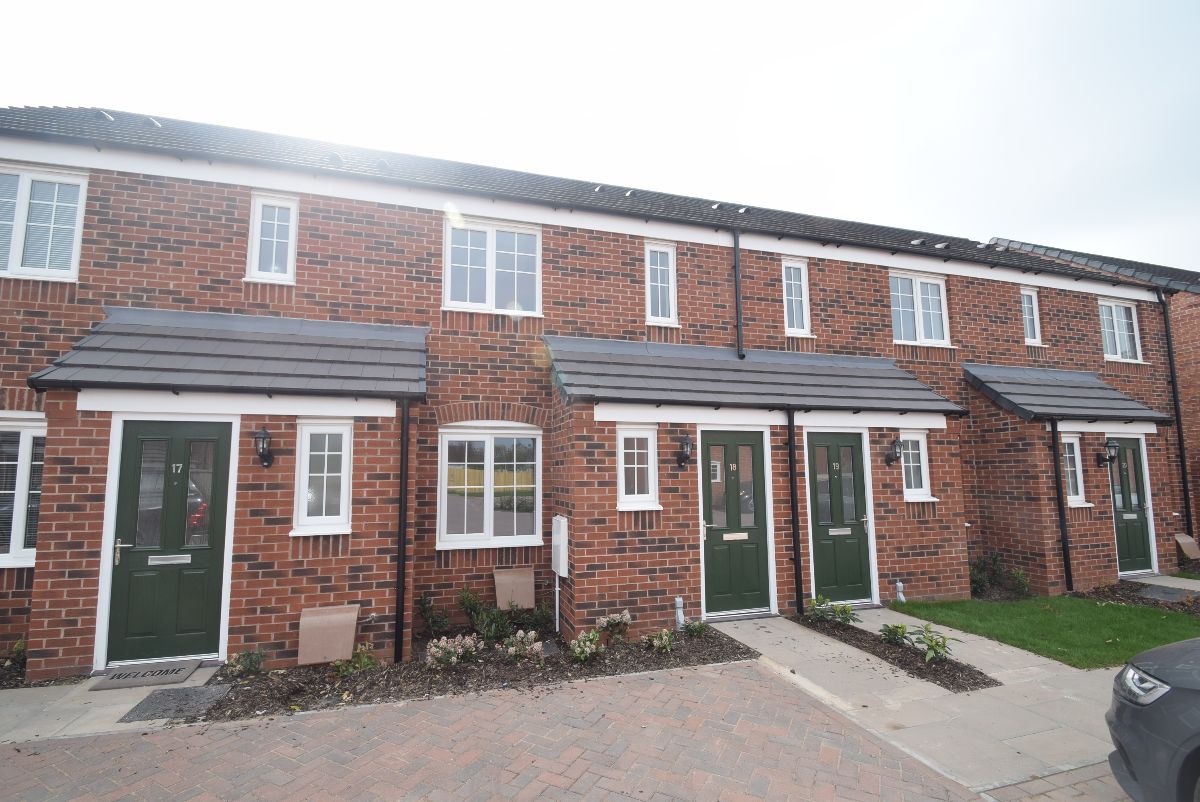 2 bedroom Terraced House SSTC