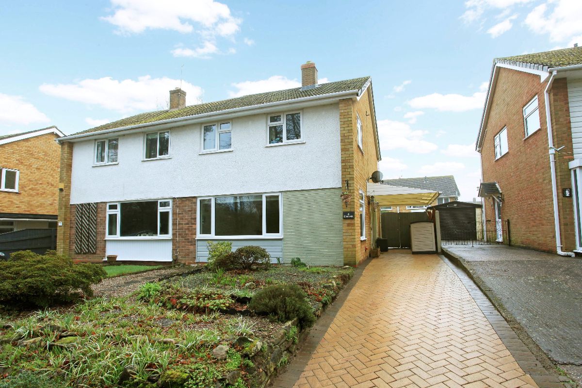 3 bedroom Semi-Detached For Sale