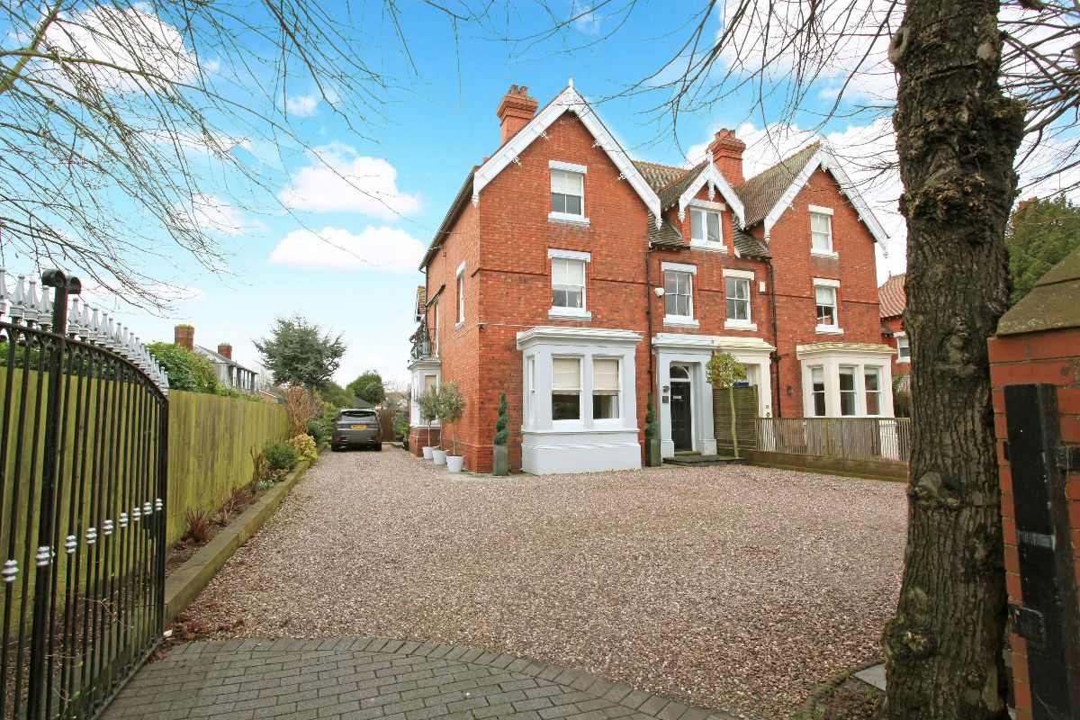 4 bedroom Semi-Detached For Sale
