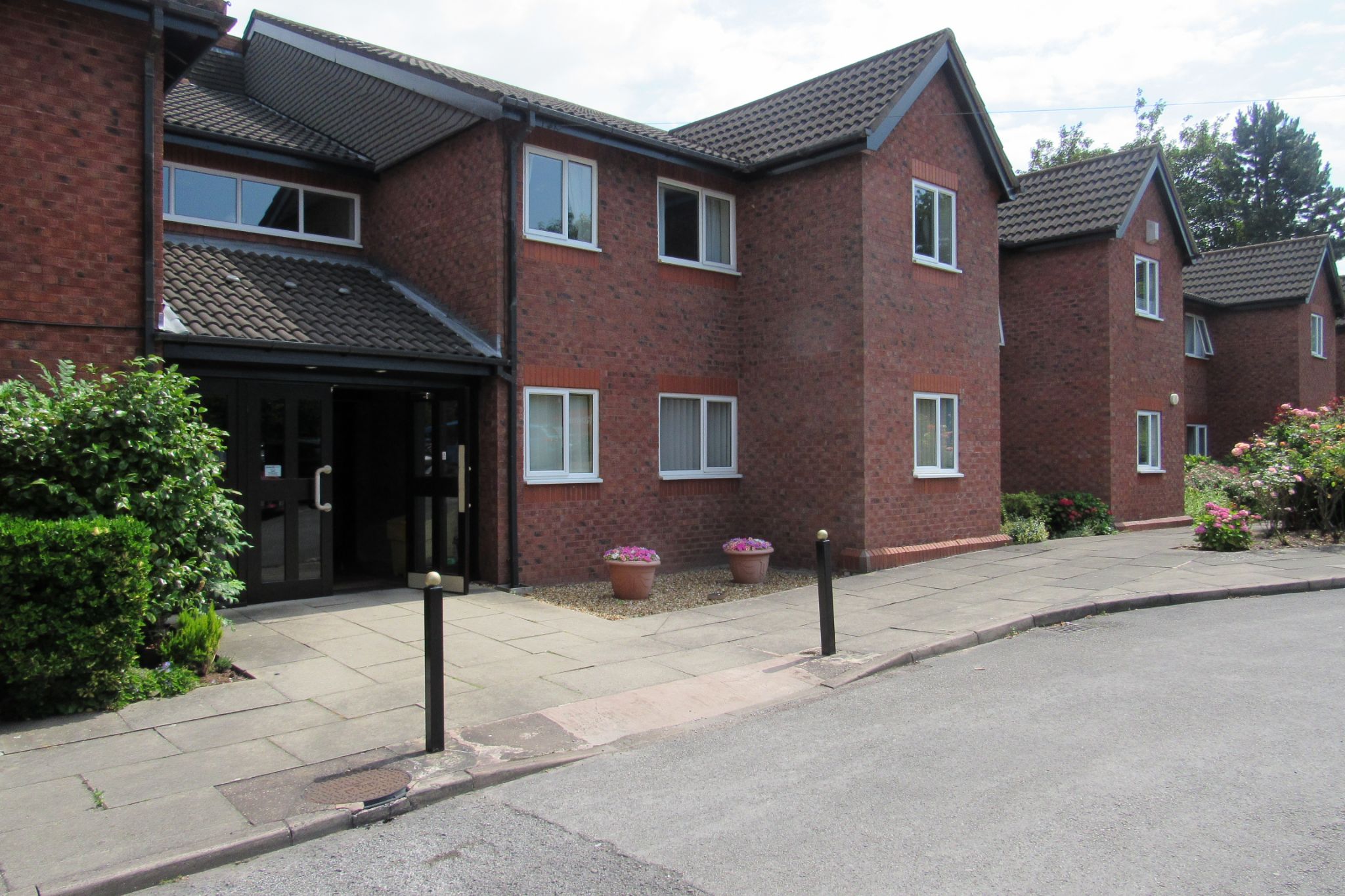 2 bedroom Apartment For Sale