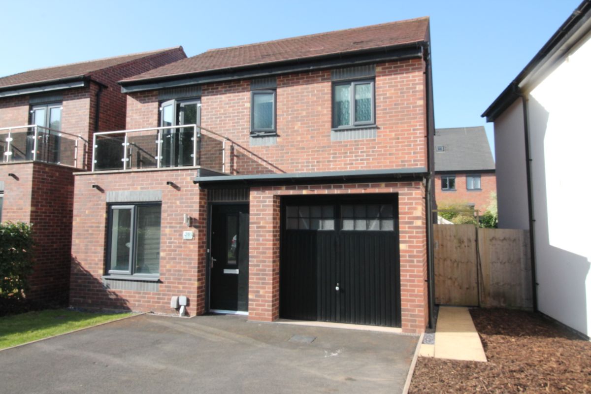 3 bedroom Detached house SSTC