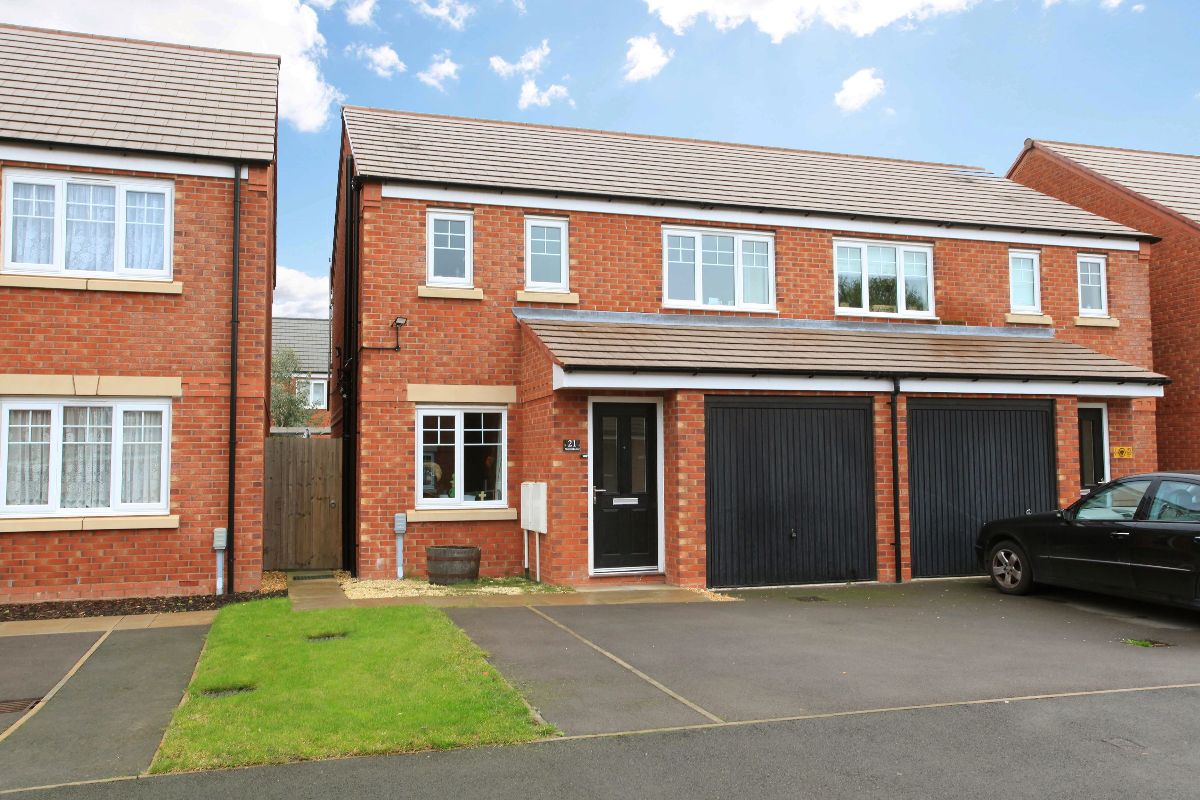 3 bedroom Semi-Detached For Sale
