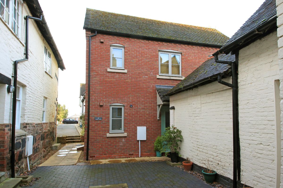 2 bedroom Detached SSTC