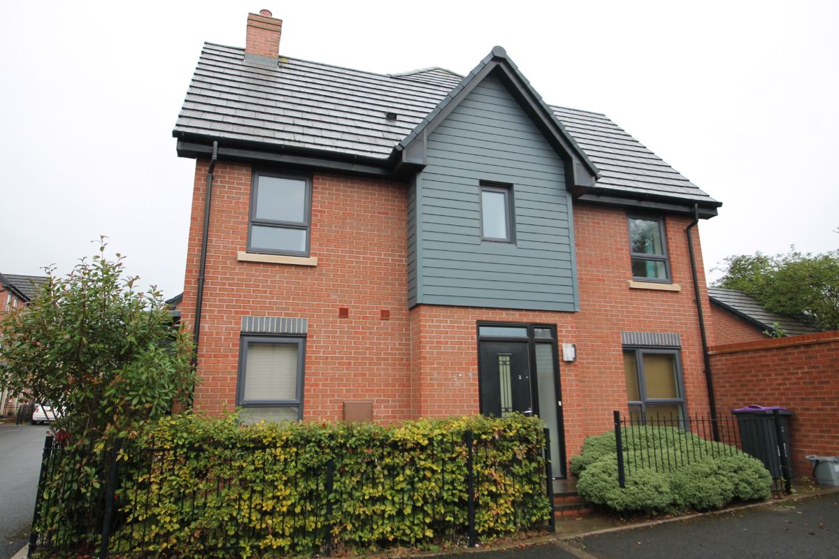 3 bedroom Semi-detached house Let Agreed