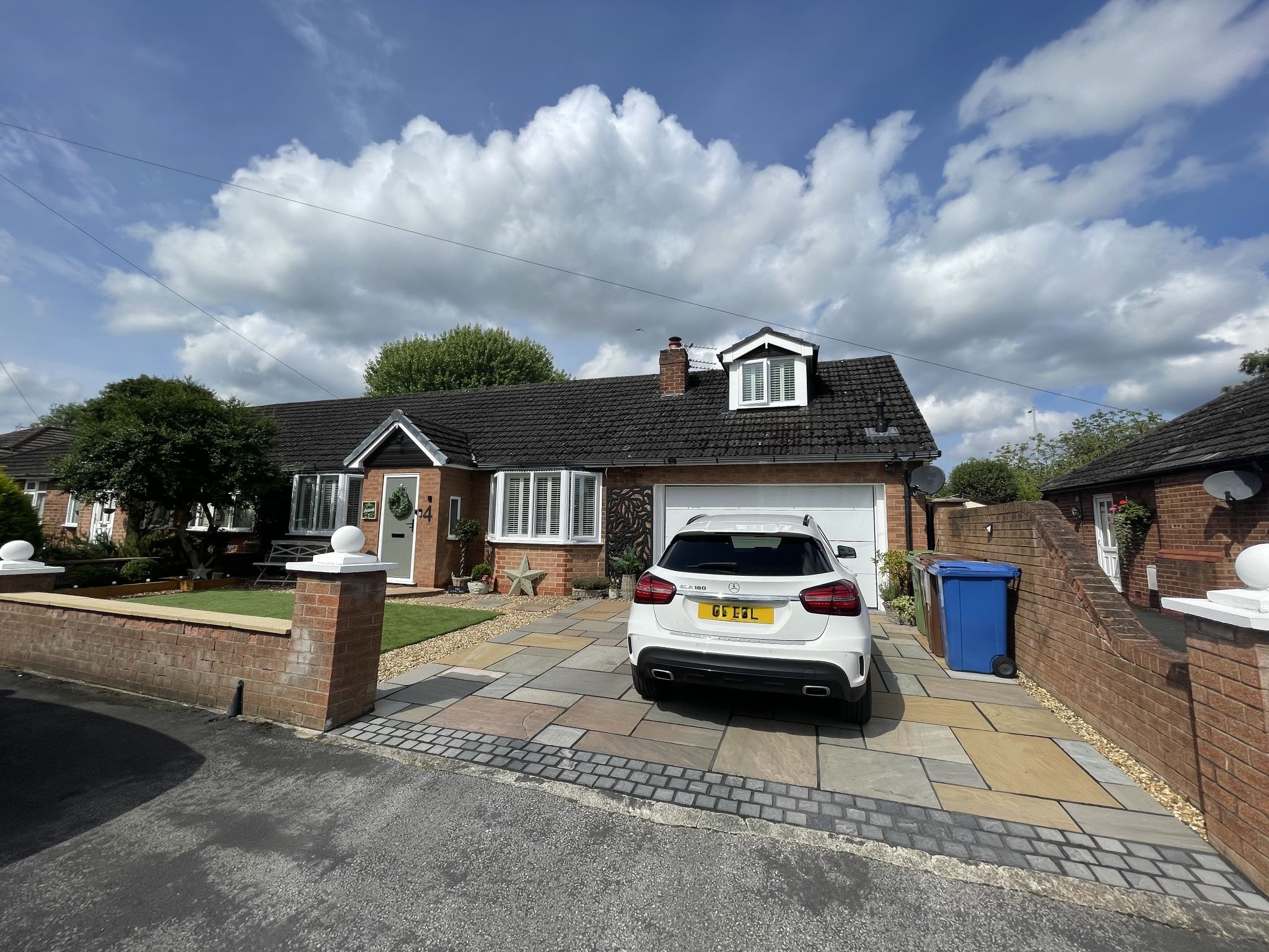 4 bedroom Bungalow For Sale