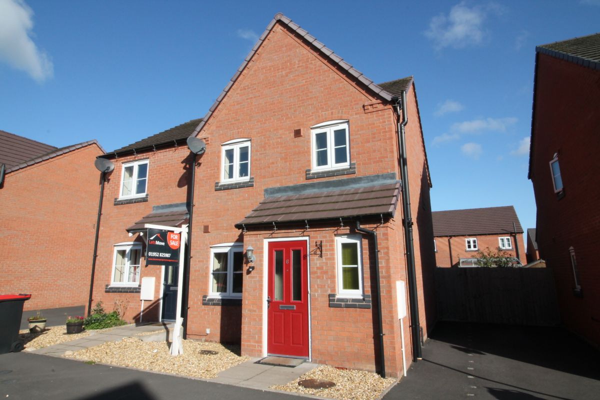 3 bedroom Semi-Detached To Let