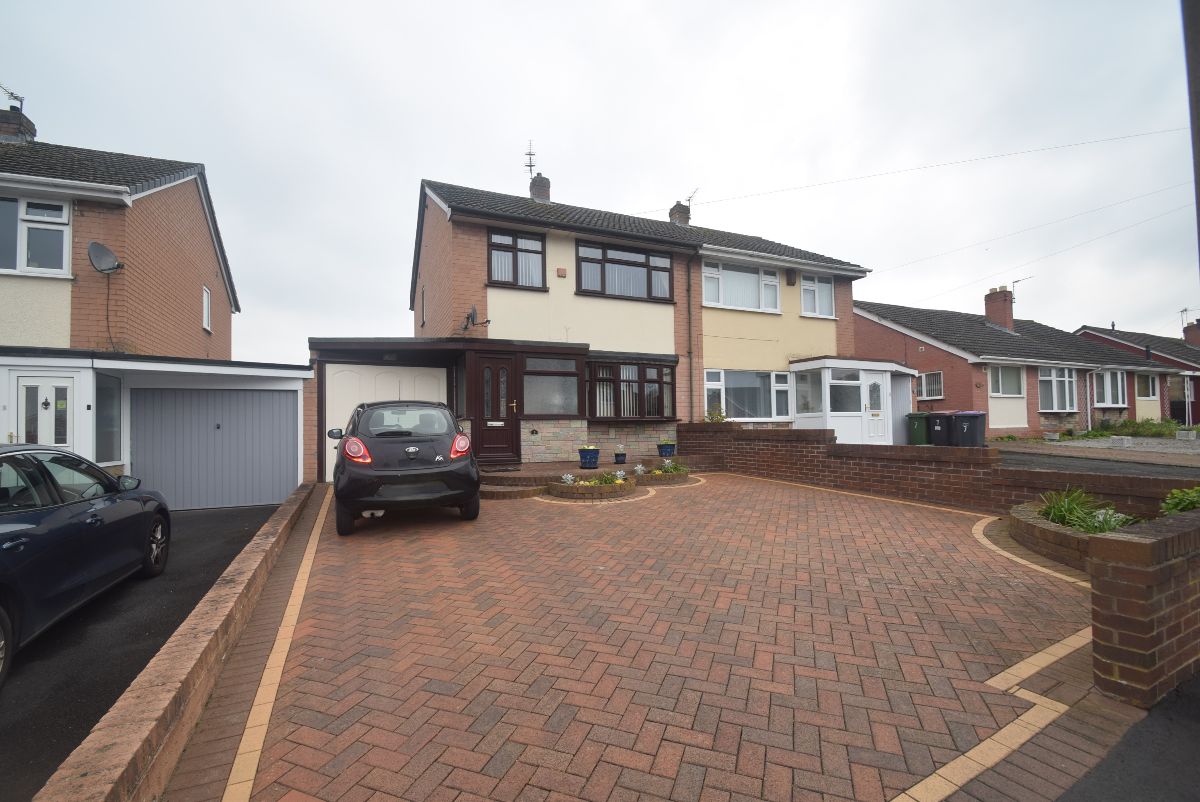 3 bedroom Semi-detached house SSTC