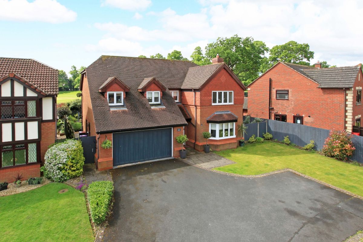 4 bedroom Detached house SSTC