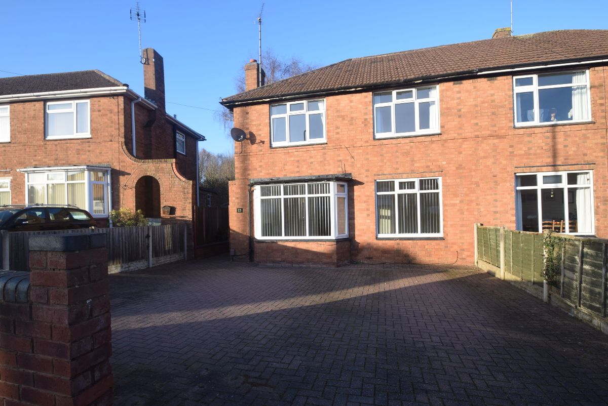 4 bedroom Semi-detached house SSTC
