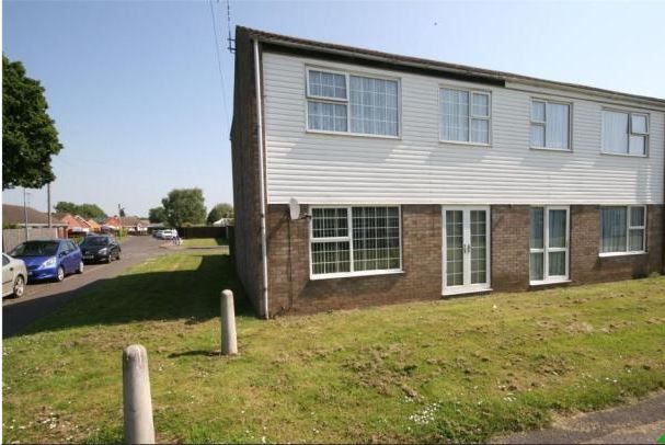 3 bedroom Semi-Detached To Let