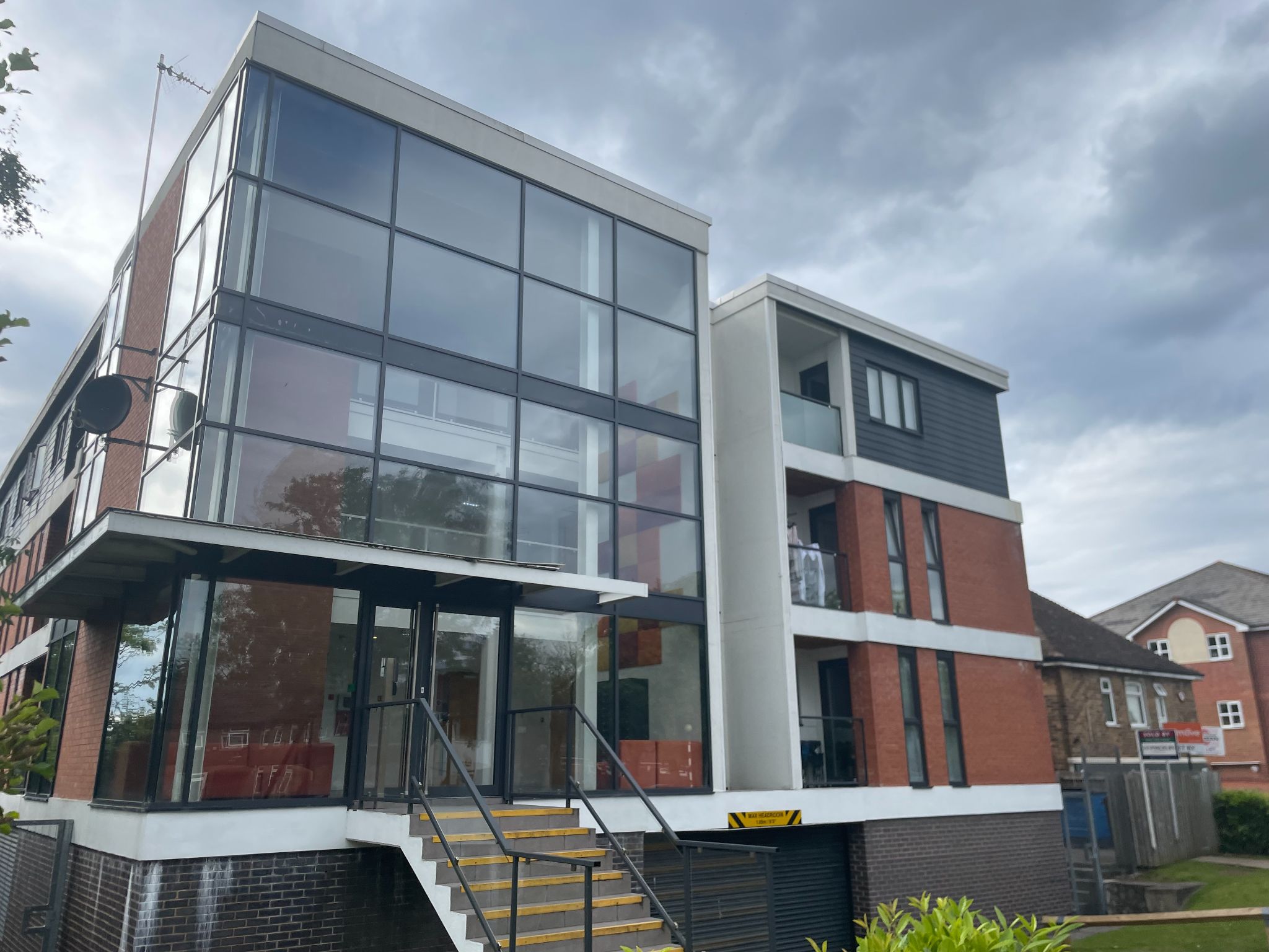 2 bedroom Apartment For Sale