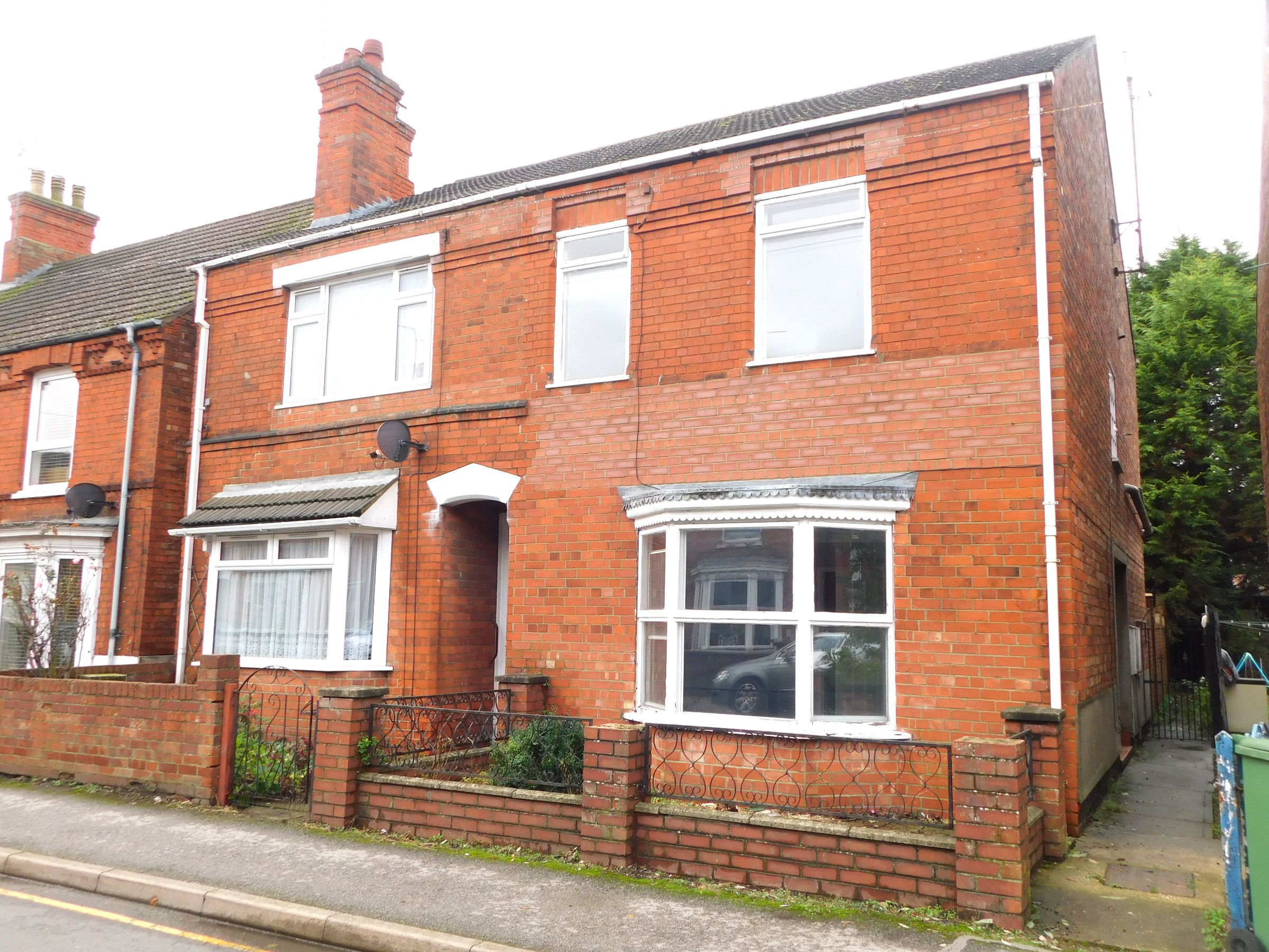3 bedroom Semi-Detached To Let