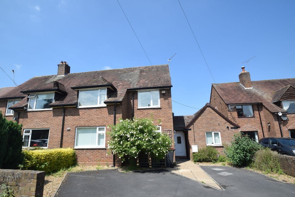 5 bedroom Semi-detached house Let Agreed