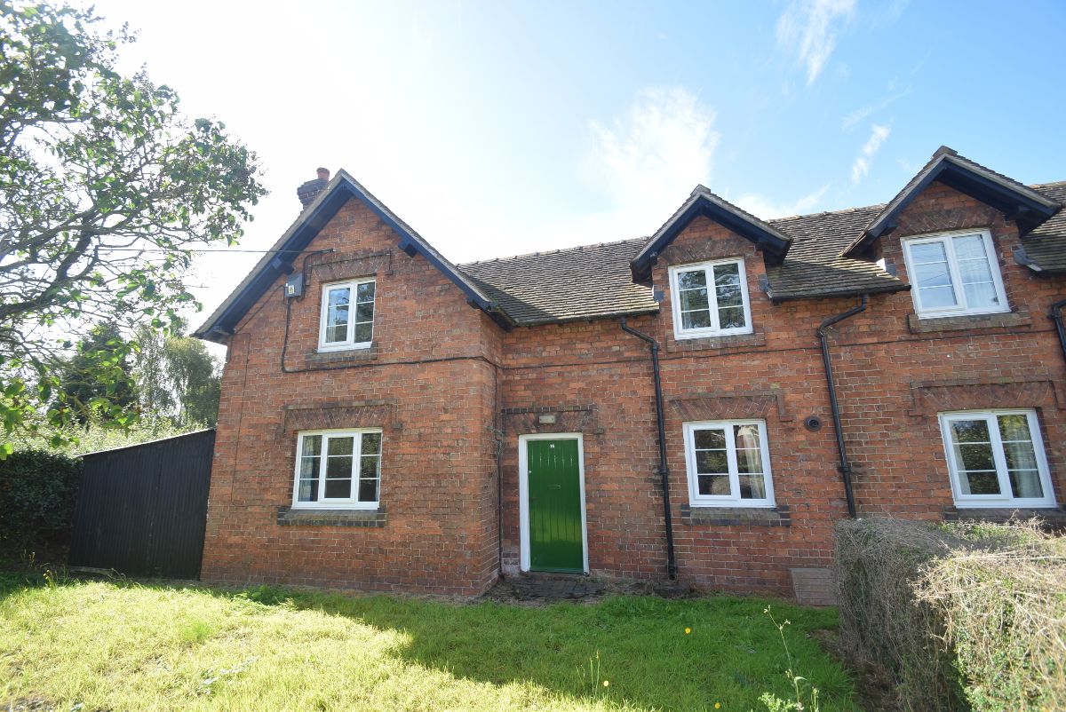 3 bedroom Semi-detached house Let Agreed