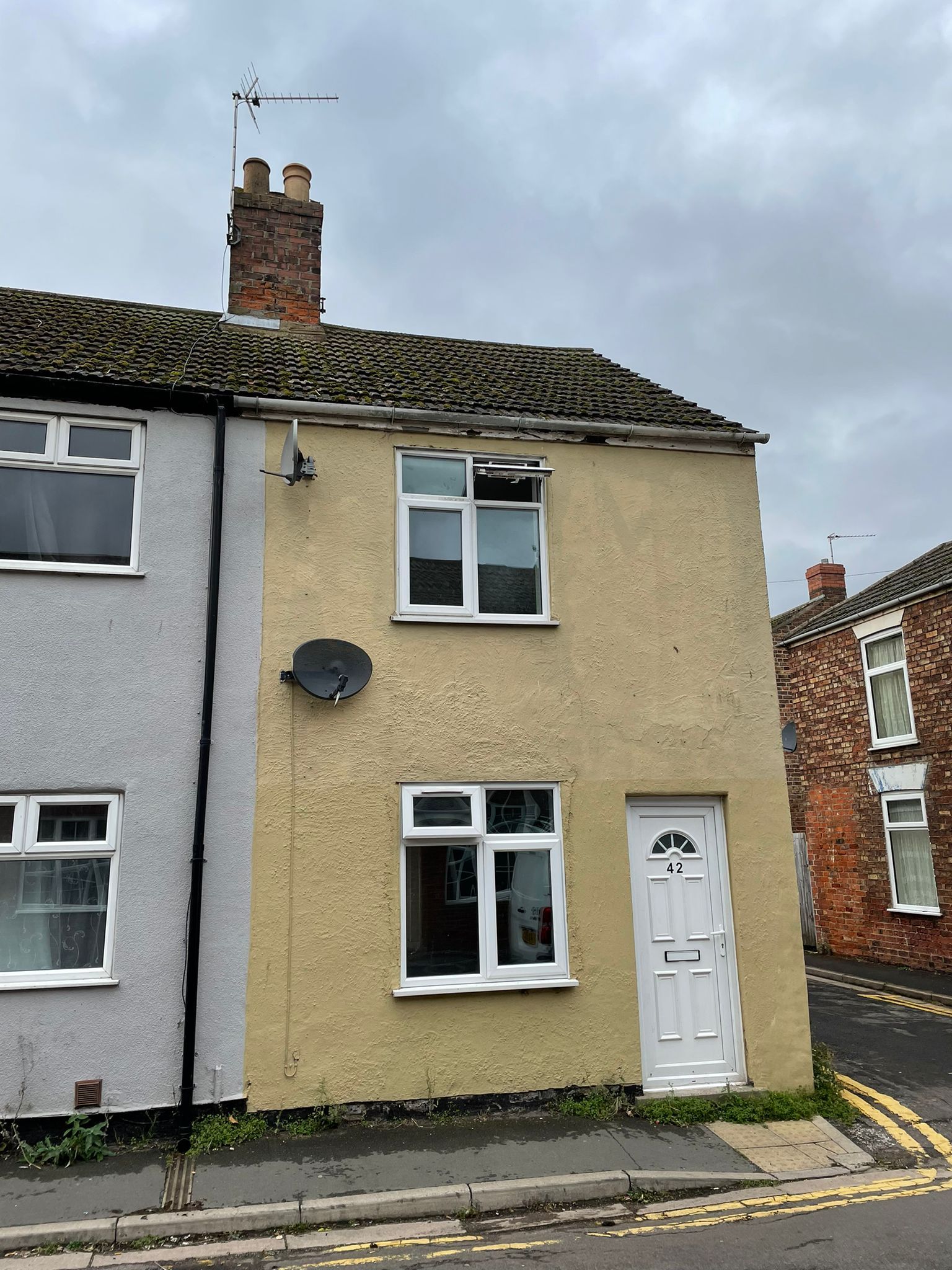 2 bedroom Semi-Detached To Let